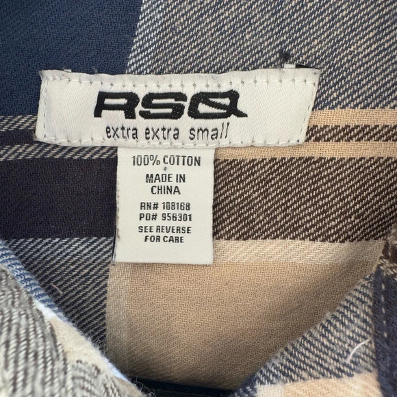 RSQ Large Scale Flannel. All over pattern. Button front. Long sleeves. Xsmall - Picture 5 of 11